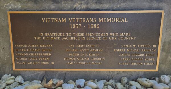 DERRY VIETNAM VETERANS MEMORIAL PLAQUE
