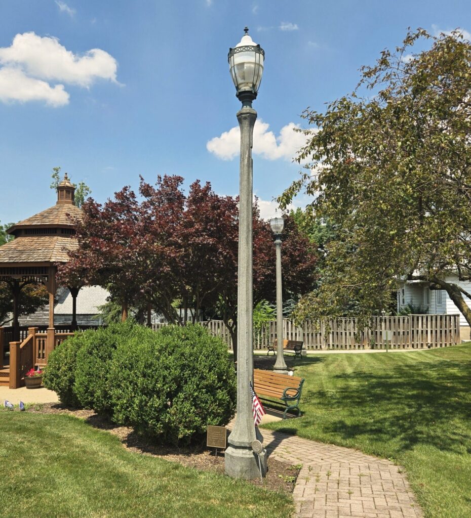 LADIES AUXILIARY VFW POST #444 MEMORIAL LAMP LIGHT