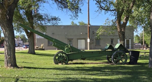 155MM GPF CANNONS WAR MEMORIAL NORTH END OF CITY PARK