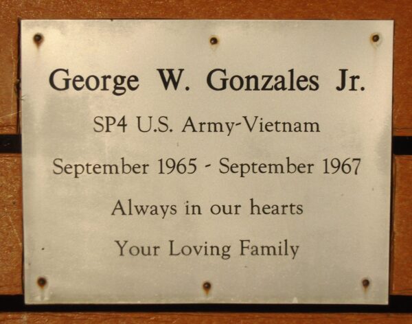 MIDDLETOWN VETERANS MEMORIAL PARK PLAQUE M