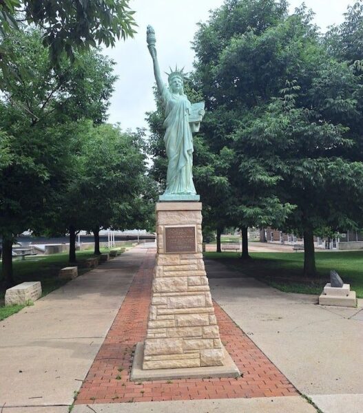WATERLOO REPLICA OF THE STATUE OF LIBERTY MEMORIAL