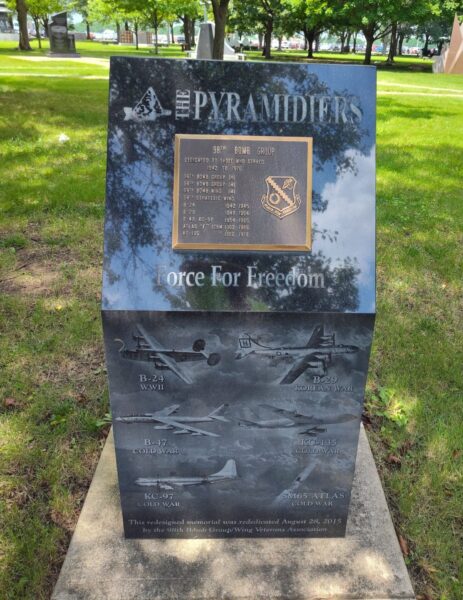 THE PYRAMDIERS WAR MEMORIAL