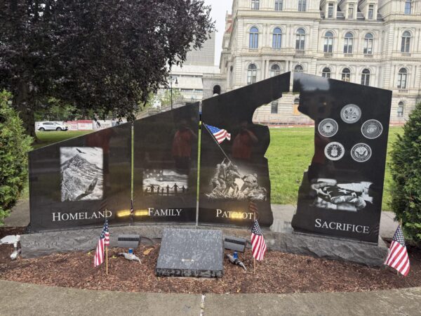 ALBANY GOLD STAR FAMILIES MEMORIAL MONUMENT BACK