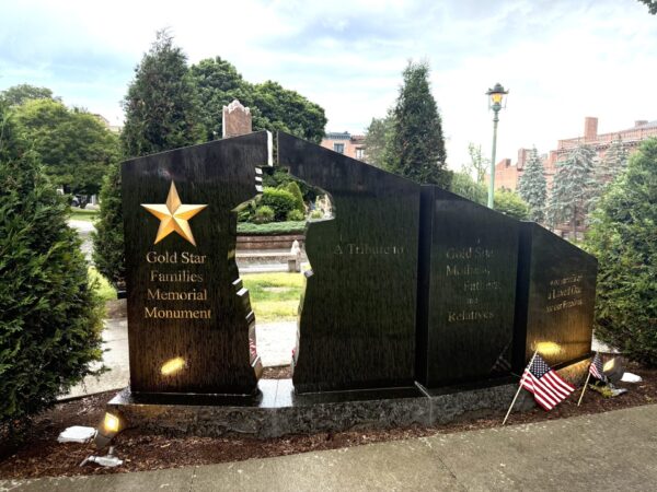 ALBANY GOLD STAR FAMILIES MEMORIAL MOUNUMENT FRONT