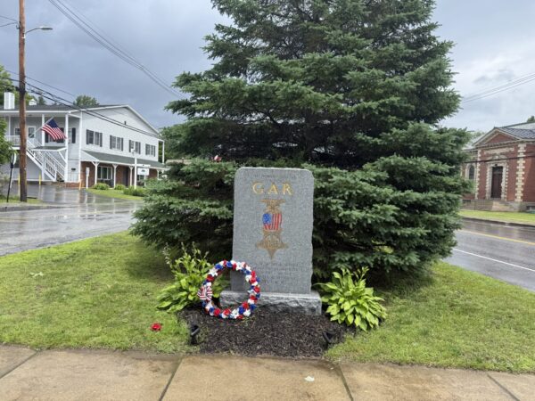 O.O. HOUWARD POST 33 G.A.R. WAR MEMORIAL