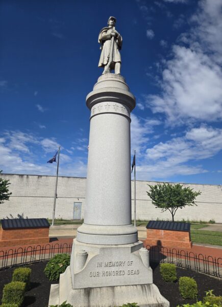 ROCHESTER, PA CIVIL WAR MEMORIAL CLOSE-UP