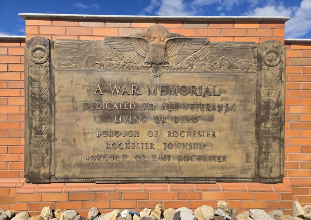 A WAR MEMORIAL TO ALL VETERANS “LIVING OR DEAD” PLAQUE