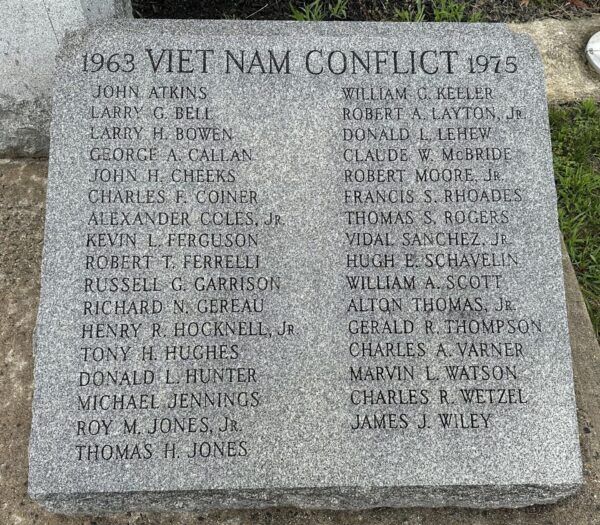 SALEM COUNTY WAR VETERANS MEMORIAL STONE E