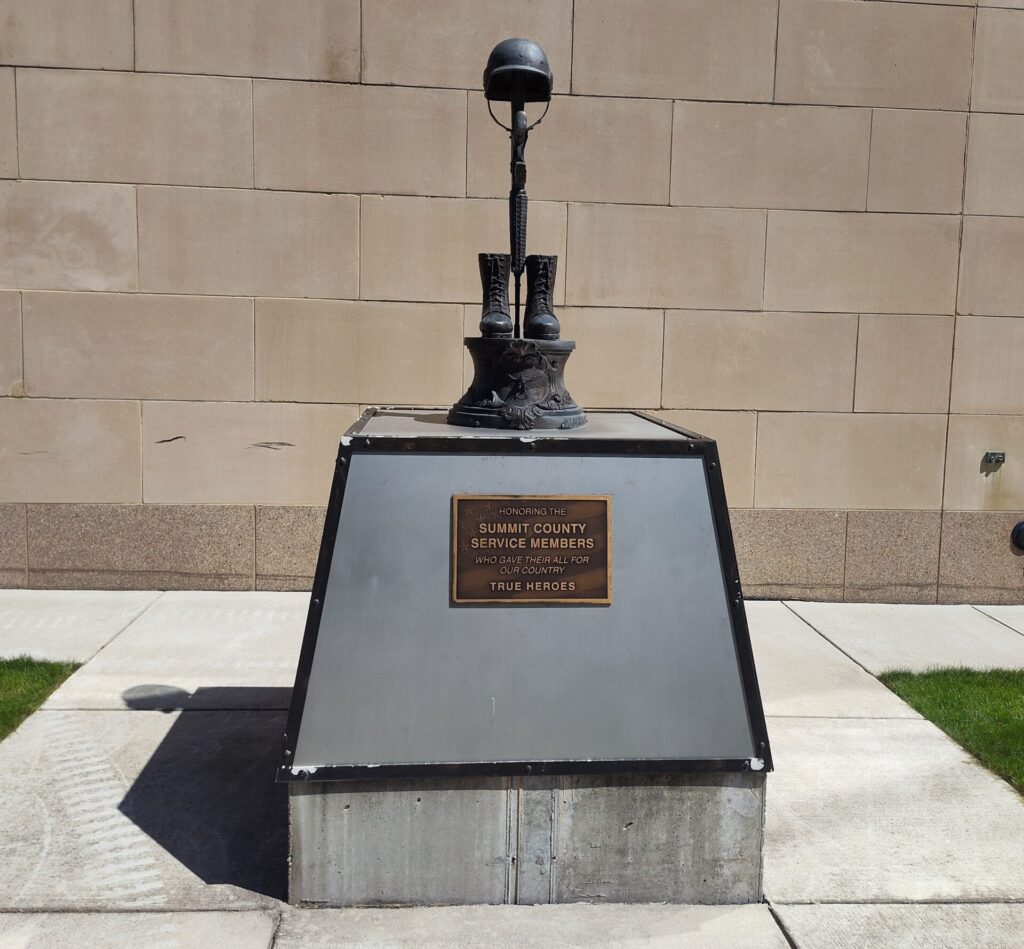 SUMMIT COUNTY SERVICE MEMBERS WAR MEMORIAL BATTLEFIELD CROSS