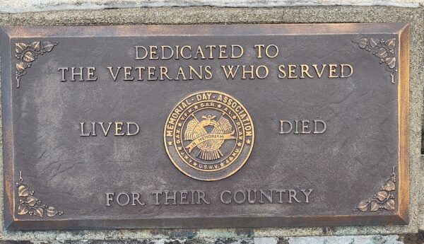 DEDICATED TO THE VETERANS WHO SERVED MEMORIAL PLAQUE