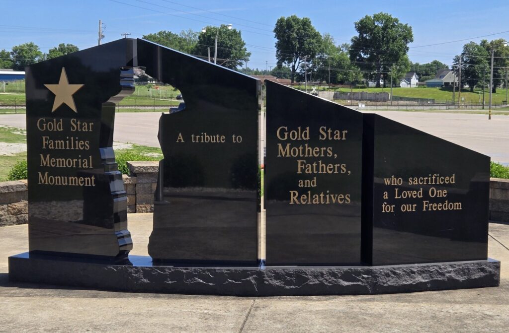 VIENNA, WV GOLD STAR FAMILIES MEMORIAL MONUMENT FRONT