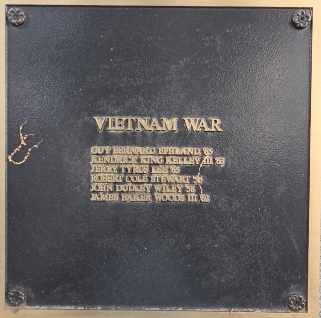 DAVIDSON COLLEGE WAR VETERANS MEMORIAL PLAQUE D