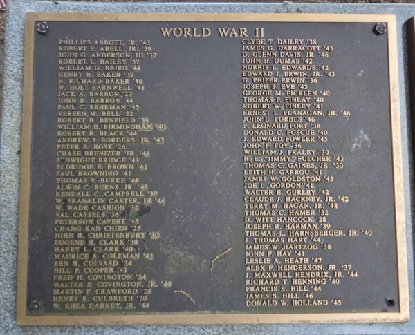 DAVIDSON ALUMNI SUPREME SACRIFICE WORLD WAR II MEMORIAL PALQUE A