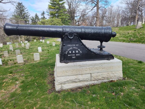 OLD GUARD POST NO. 23 G.A.R. GUN B WAR MEMORIAL