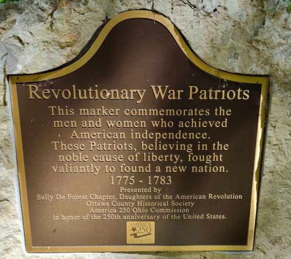 REVOLUTIONARY WAR PATRIOTS MEMORIAL MARKER LAKESIDE MARBLEHEAD