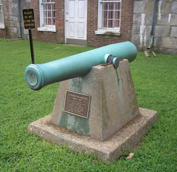 12-POUNDER GUN-HOWITZER MODEL 1857 WAR MEMORIAL