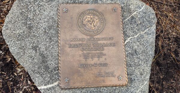 BALDWIN-WALLACE MARK O COMMENDATION WORLD WAR II MEMORIAL PLAQUE