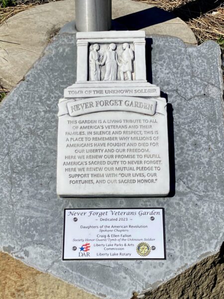 GREENACRES NEVER FORGET GARDEN WAR MEMORIAL STONE