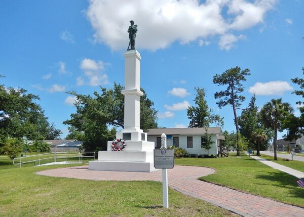 UNION SOLDIERS MONUMENT LYNN HAVEN